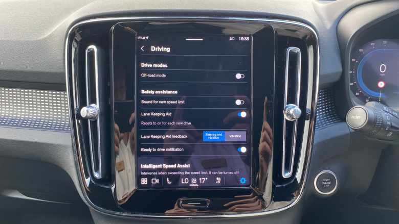 Volvo XC40 2.0 B4P Plus Dark 5dr Auto Petrol Estate